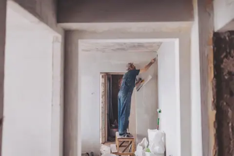 古い一軒家で暮らしている祖父母の電気代が、真冬は『月3万円』近くかかっています。断熱リフォームを勧められましたが、見積もりは『150万円』でした。光熱費の削減だけで回収できる額なのでしょうか？