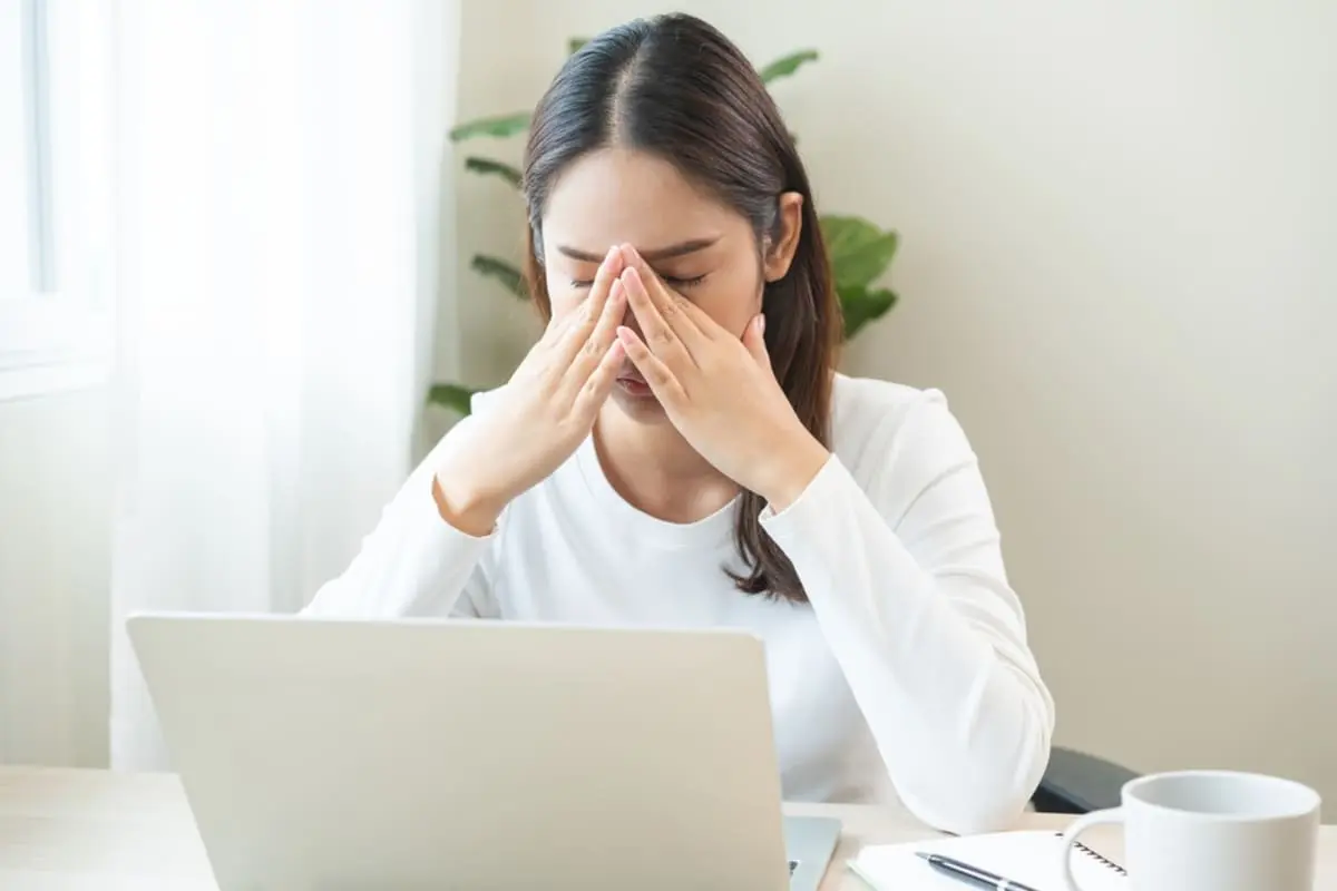 会社で「完全リモートにするから」と、月給「2万円減」の通達が！ 地味に家計が厳しいのですが、“出社が廃止される”なら仕方ないのでしょうか？ 給与を減らす合理性とは