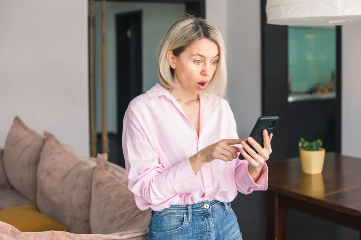 【独身偽装】マッチングアプリで「友人の夫」を発見！「彼女はいない」と言ってるけど“嘘ではない”なら詐欺じゃない？ 知らぬ間に「不倫シタ側」になるケースも…実際の判例をもとに解説