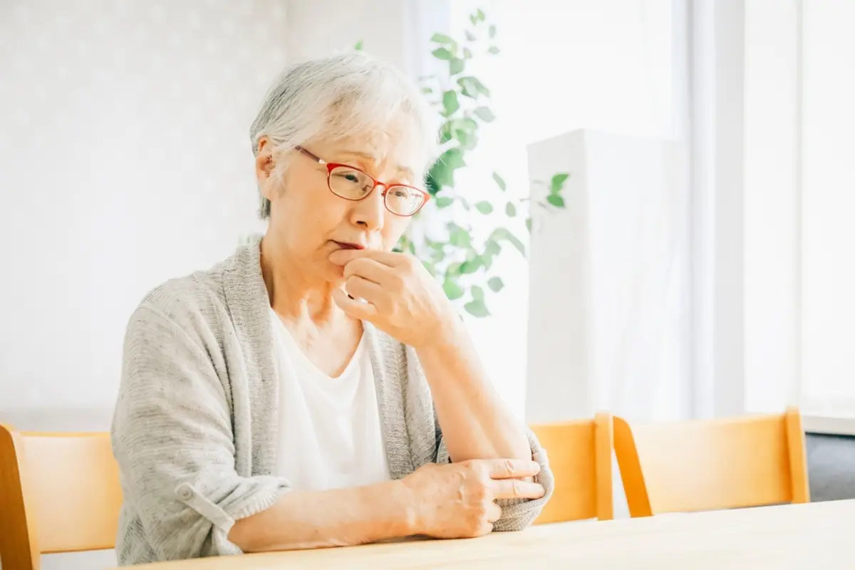 定年後にパートを始めた母が、「職場の人間関係がきつい」とこぼします。月「5万円」の収入のために、ストレスを抱え続ける必要はあるのでしょうか？