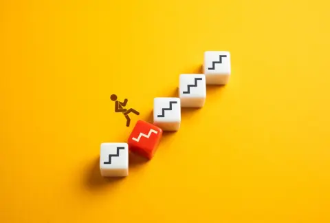 NISAは「120万円一括」か「月1万積立」か…“10年後の運用益”はどちらが多い？「投資は積立が原則」と信じる人が知らない“複利の恩恵”とは