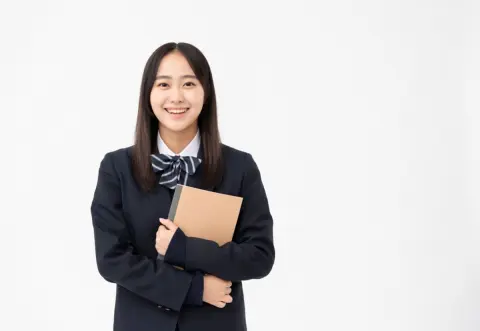 無償化で「年収550万円」のわが家も、娘が“私立高校”に進学予定。姉に「お金持ちが多くて格差がヤバい」と言われたのですが、そこまで大変なのでしょうか？“格差を感じやすい理由”とは