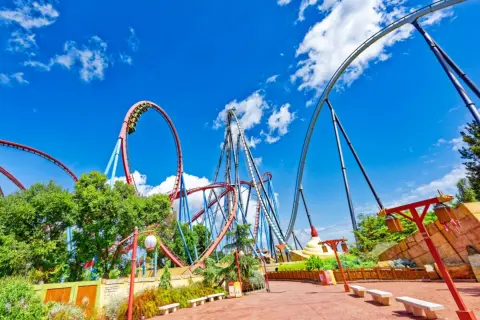 【株主優待】オリエンタルランド「100株保有」なら、毎年“無料で”ディズニーに行ける！ でも「1デーパスポート」目当ての購入はお得じゃない？ 長期保有で“元を取る”ポイントも確認