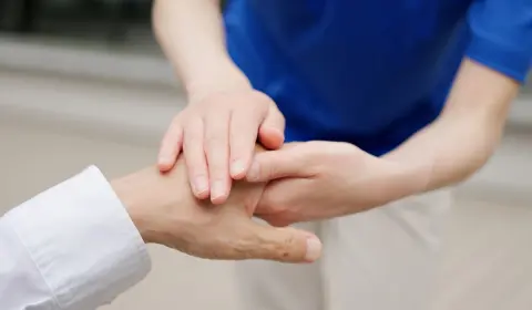 ひとり暮らしの親の言動が最近おかしいと感じます。認知症かもしれません。認知症の介護が不安なのですが、支援制度はありますか？