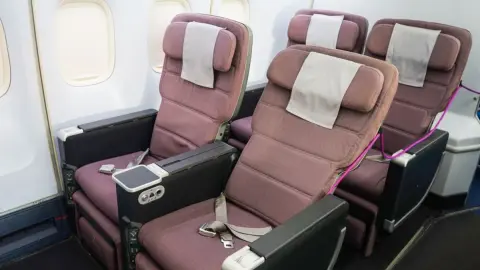 「プレミアムエコノミー」で海外旅行に行ったというママ友。エコノミークラスとどのような違いがあるの？