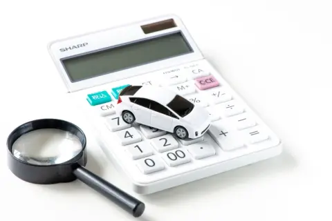 【比較】中古車は「オークション代行が安い」と聞きますが“保証が付かない”と聞き不安です…やはり高くても「ディーラー中古車」のほうが安心でしょうか？ メリット・デメリットを比較