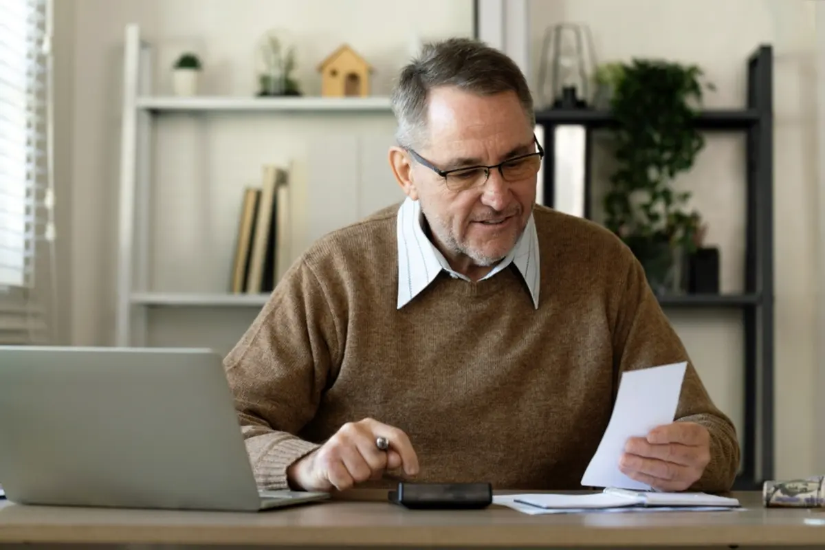 定年を迎えた夫が「年金だけでは不安だから」と週3日のパートを始めたところ、「働きすぎると年金が減る」と友人から忠告を受けました。本当に“働き損”になることはあるのでしょうか？