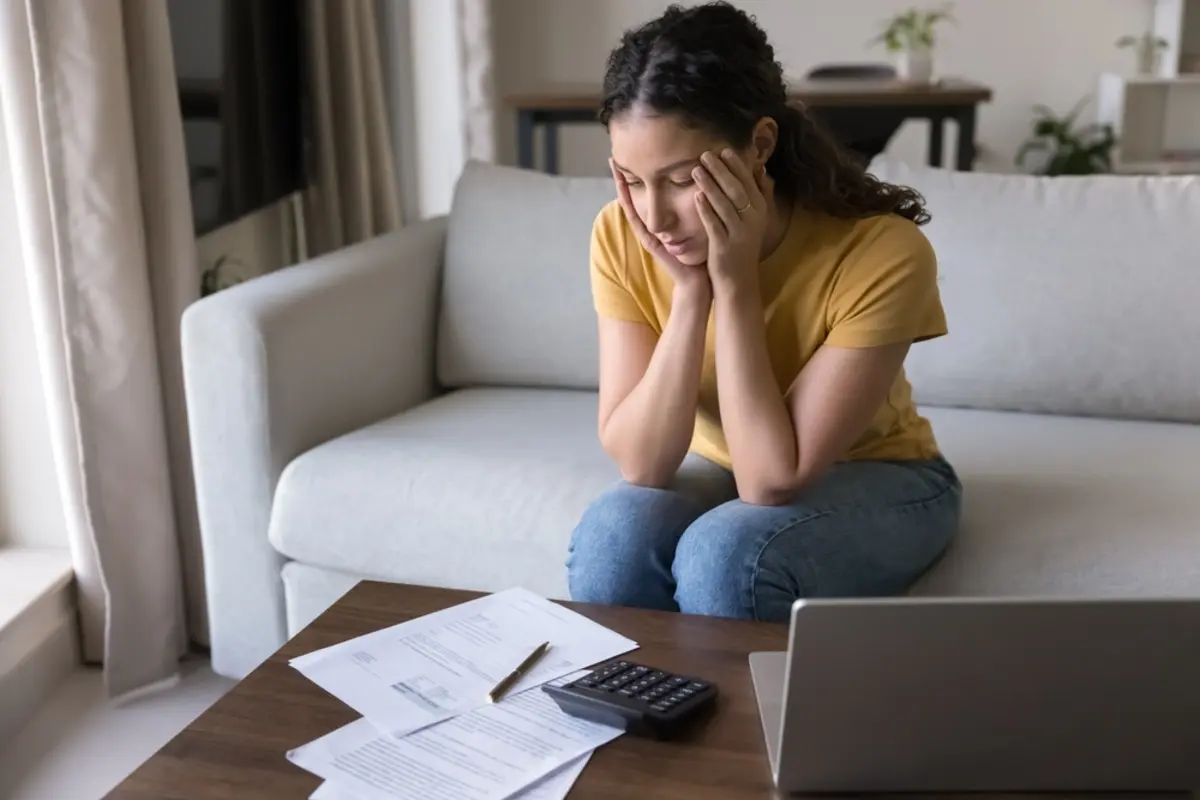 友人が引っ越しの際、「鍵交換費用“1万8000円”を敷金から引かれた」と愚痴…入居・退去時で“ダブルで鍵交換費用”を取られることもあるんでしょうか？ 交渉すれば減額できたのか知りたいです