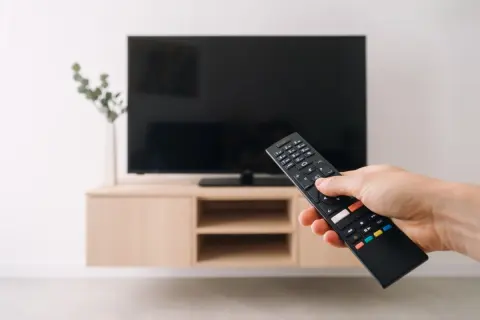 「電気をつけっぱなしにすると怒られるのに、テレビはBGM代わりにずっとつけている」と中学生の娘に指摘されました。家族でどこまで光熱費のルールを統一すべきなのでしょうか？