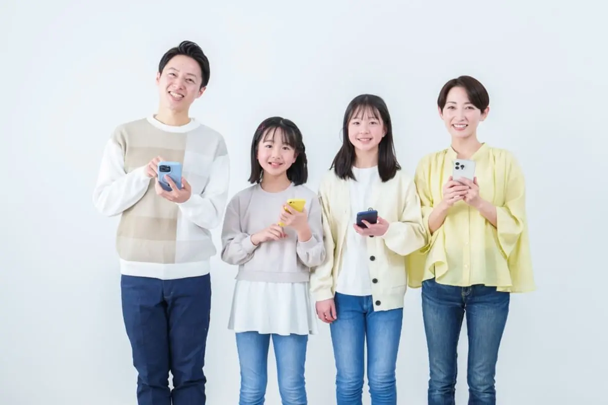 家族のスマホ代を合計すると意外と高い…？ 「y.u mobile」のシェアプランにするとどれくらいお得？
