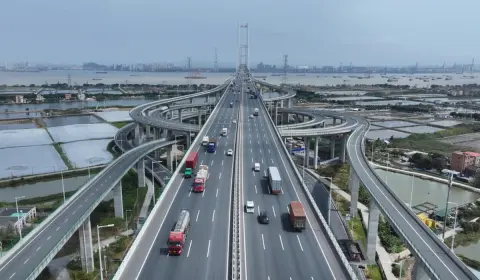 週末ドライブが趣味で高速を「時速100km前後」で走ります。「80kmくらいのほうが燃費がいい」と友人から言われましたが、実際どれくらい節約になるのでしょうか？