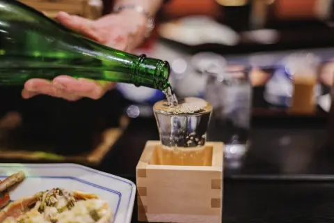 “旅館素泊まりプラン”で隣町の居酒屋利用。しかし交通費がかさんで「会席付き旅館プラン」とほぼ同額に！ 最初から夕食付きにしたほうが得だった？