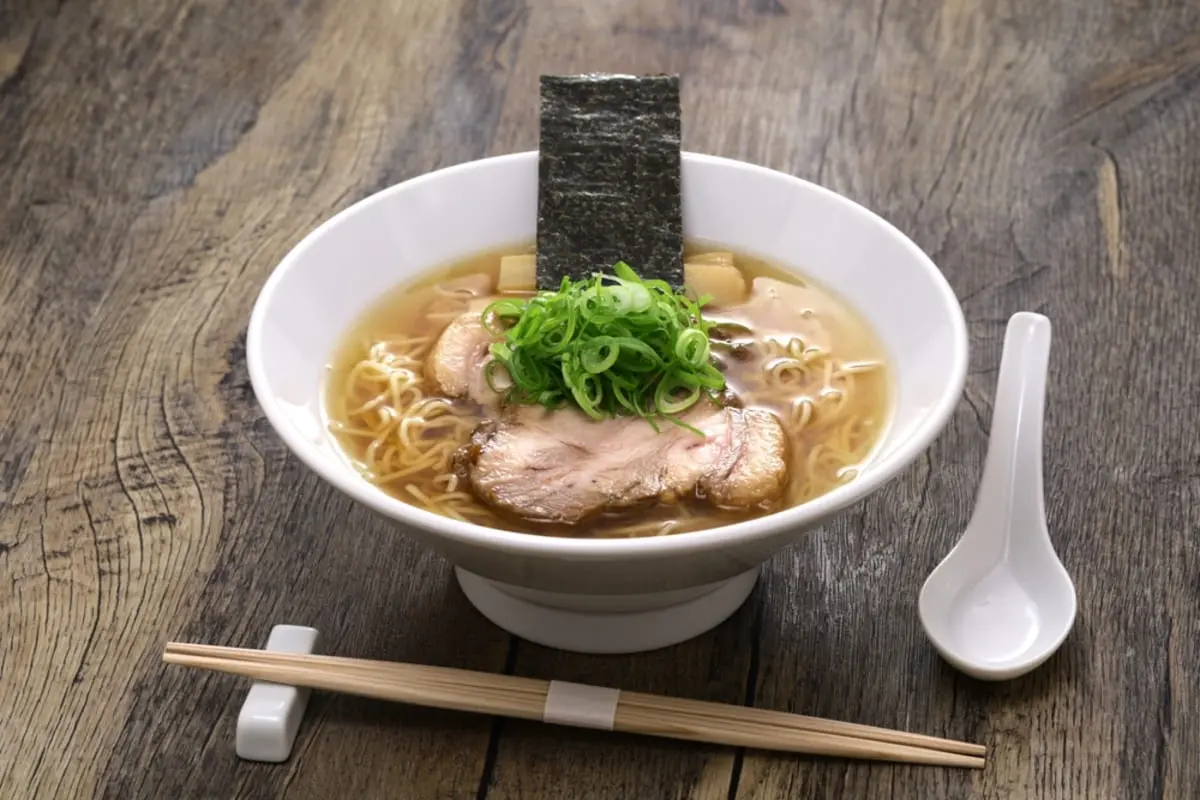 近所のラーメン屋に「現金お断り」の案内が！ 法律で「現金はどこでも使える」と思っていたのですが“違法”じゃないんですか？ 日本円の「強制通用力」が例外なケースを確認