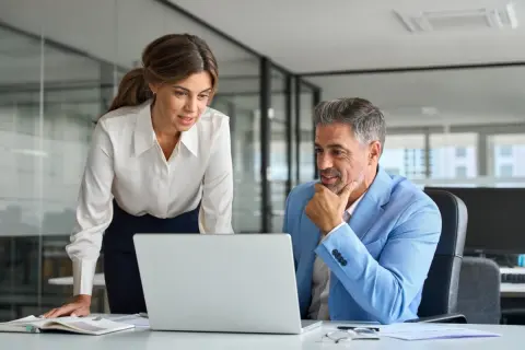 定年退職後も同じ会社で勤め続けている父。年収500万円程度なのですが、年金はもらえなくなるでしょうか？