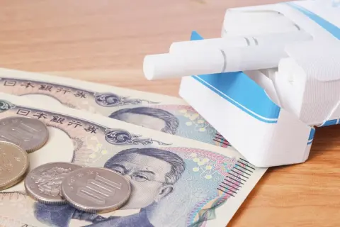 タバコを「1箱700円になったらやめる」と宣言する夫…“1日1箱”吸ってますが、昔は「300円」でしたよね？ 今からでも禁煙したら、10年で“新車を買える”って本当ですか？