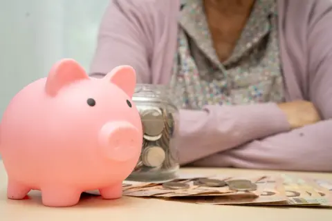 現在82歳、独身です。親の遺産と自分の貯金を合わせて2000万円ほどあるのですが、私の死後、このお金はどうなるのでしょうか？