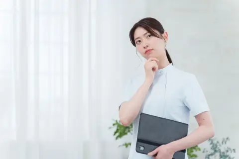 「夜勤に入らないと稼げない」という看護師のママ友。看護師って高収入な職業ではなかったの？日本人の平均年収と比較