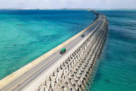 夫は沖縄でオリオンビールも泡盛も飲みたいというので、私がレンタカー担当。片方だけ我慢するくらいなら、最初からバス＋タクシー移動のほうが正解なのでしょうか…？