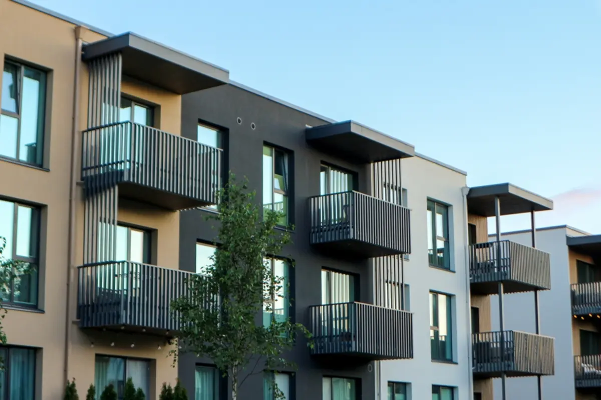 独身・年収450万円です。独り身でも、家賃5万円ほどで都営住宅に住むことは可能でしょうか？