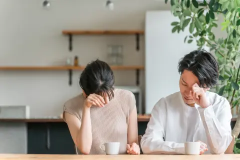 夫婦共働きで世帯年収はそこそこあるはずなのに、毎月の貯金は「1万円も残りません」。固定費も見直したつもりですが、いったい家計のどこから減らしていけばよいのでしょうか…？