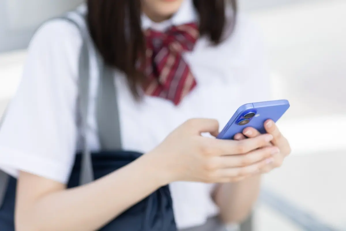 春から高校生の娘。スマホは「絶対にiPhone」と譲りません。Androidとの価格差はどれくらいでしょうか？