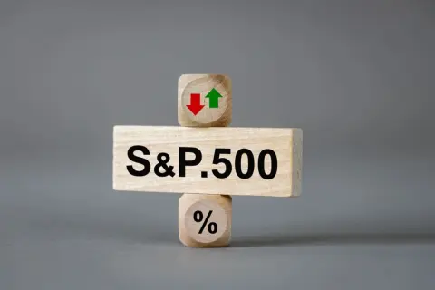 「S＆P500」が10年で“500万円”に！ このまま「月3万円×7％」で積み立てれば“将来は安泰”ですか？ オルカンなども組み合わせるべきでしょうか？ 今後の見通しも解説