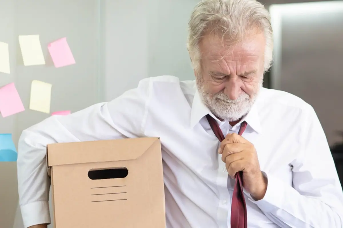 夫が65歳で定年退職し、「再雇用で月12万円」で働き続けています。私も働きたいのですが、在職老齢年金制度が不安です。いくら稼ぐと年金が減額されるのでしょうか？