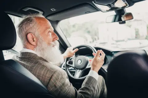 70代の父が車を手放しません。年金は月「15万円」なのに、車の維持費が月「3万円」…大丈夫でしょうか？