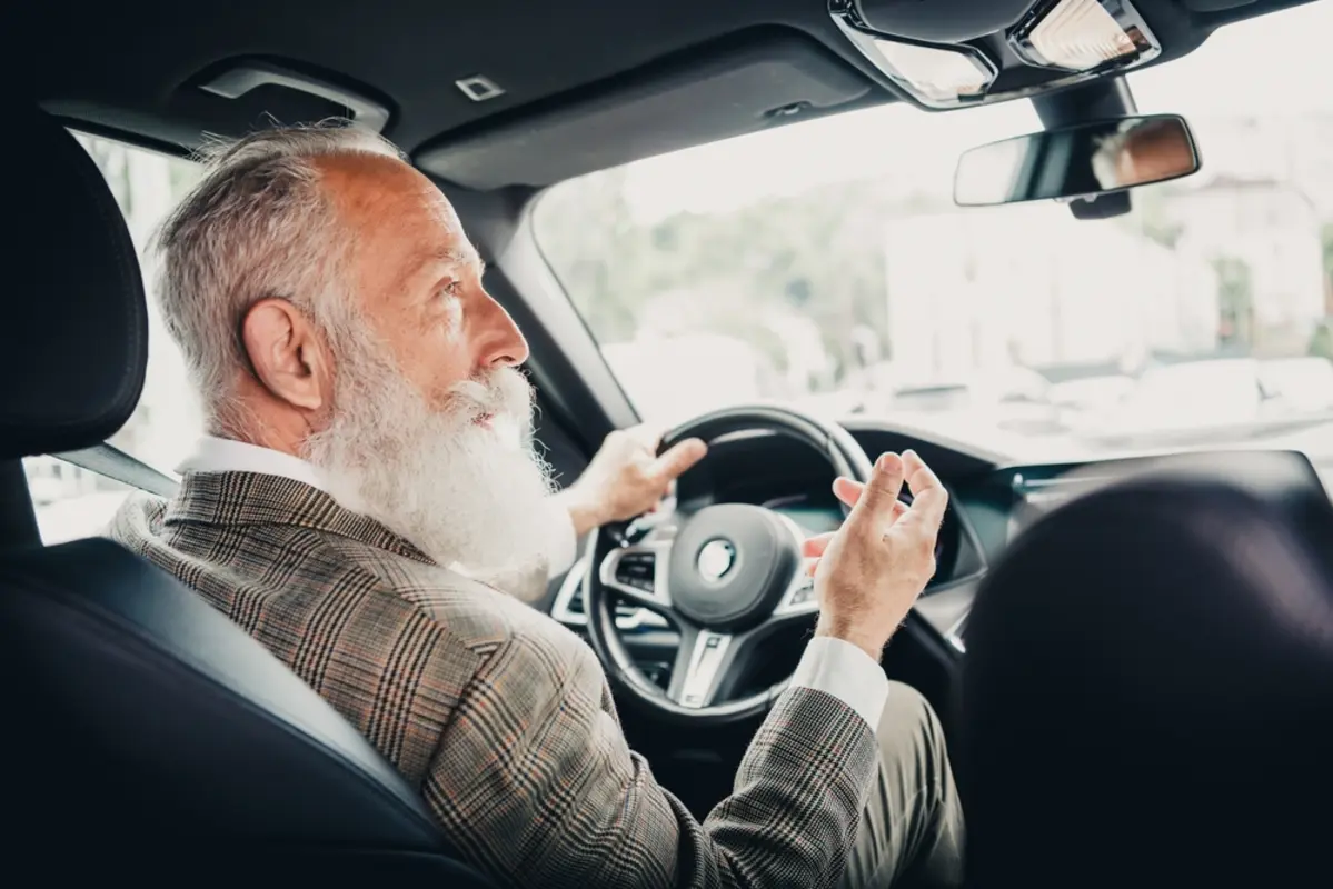 70代の父が車を手放しません。年金は月「15万円」なのに、車の維持費が月「3万円」…大丈夫でしょうか？