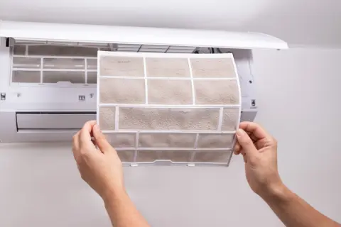 賃貸契約書には「エアコンのフィルター清掃は借主の義務」とありました。掃除をサボると、どれくらい電気代に影響が出るものなのでしょうか？