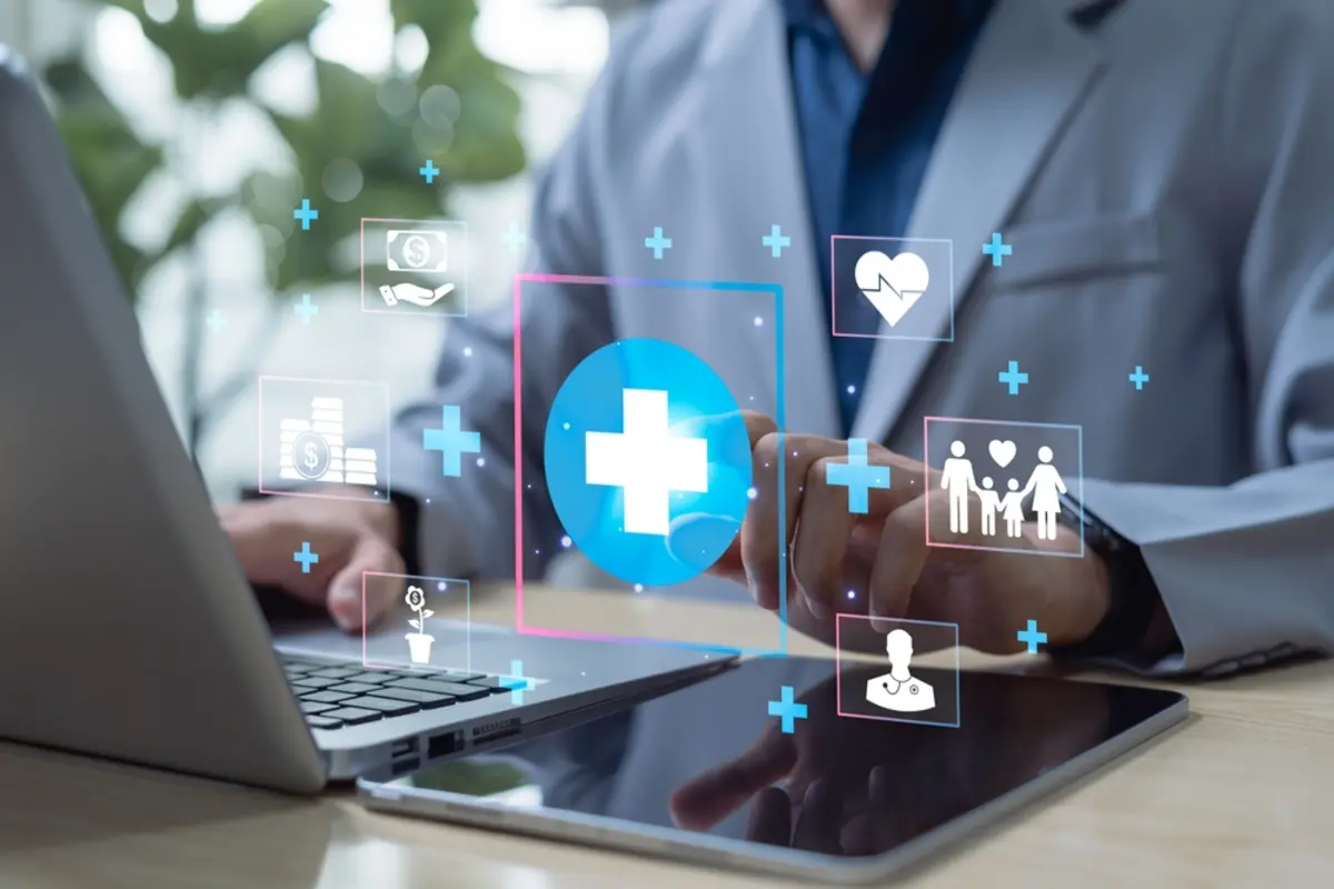 60代夫婦です。老後の医療費が心配で「民間の医療保険」に月「2万円」の支払い。公的な高額療養費制度もあるので、解約すべきでしょうか？