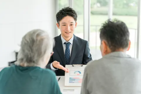 「定年後にコンビニオーナーとして独立しませんか？」と説明会の案内が！ 加盟金など初期費用は「数百万円」とのことですが、大丈夫なビジネスなのでしょうか？