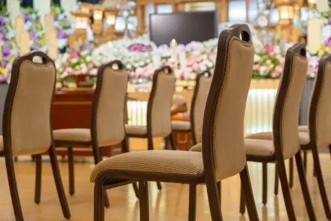 父の葬儀代200万円を私が立て替えで支払いました。相続が終わったあとに返してもらう予定ですが、相続で不利になったりしないでしょうか。