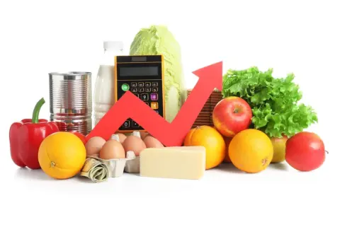 60代夫婦二人暮らし。物価高で食費が月「6万円」ですが、かけすぎでしょうか？