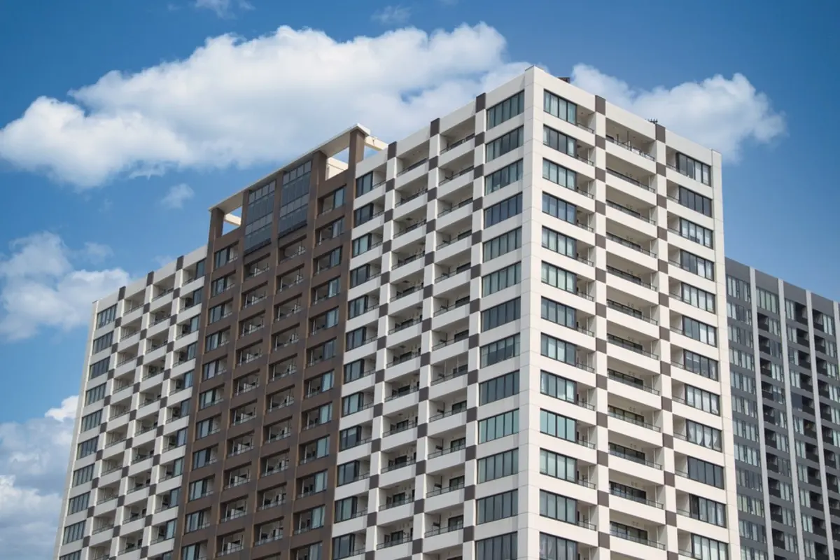 早期退職を選んだ先輩いわく「退職金をもと手に投資用マンションを買って、家賃収入で暮らす」とのこと。定年後にローンを組むのは、どれくらいリスクがありますか？