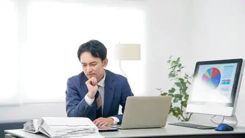 「年収550万円・残業月40時間」の営業職から、「年収500万円・残業ほぼゼロ」の内勤職を勧められました。「子どもとの時間が増えるなら…]と思いますが、私は年収ダウンが気になります。家計と時間、どちらを優先して転職を考えるべきなのでしょうか？