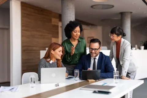 医師から「医系技官」に転職した友人。年収はどのくらいなのでしょうか？