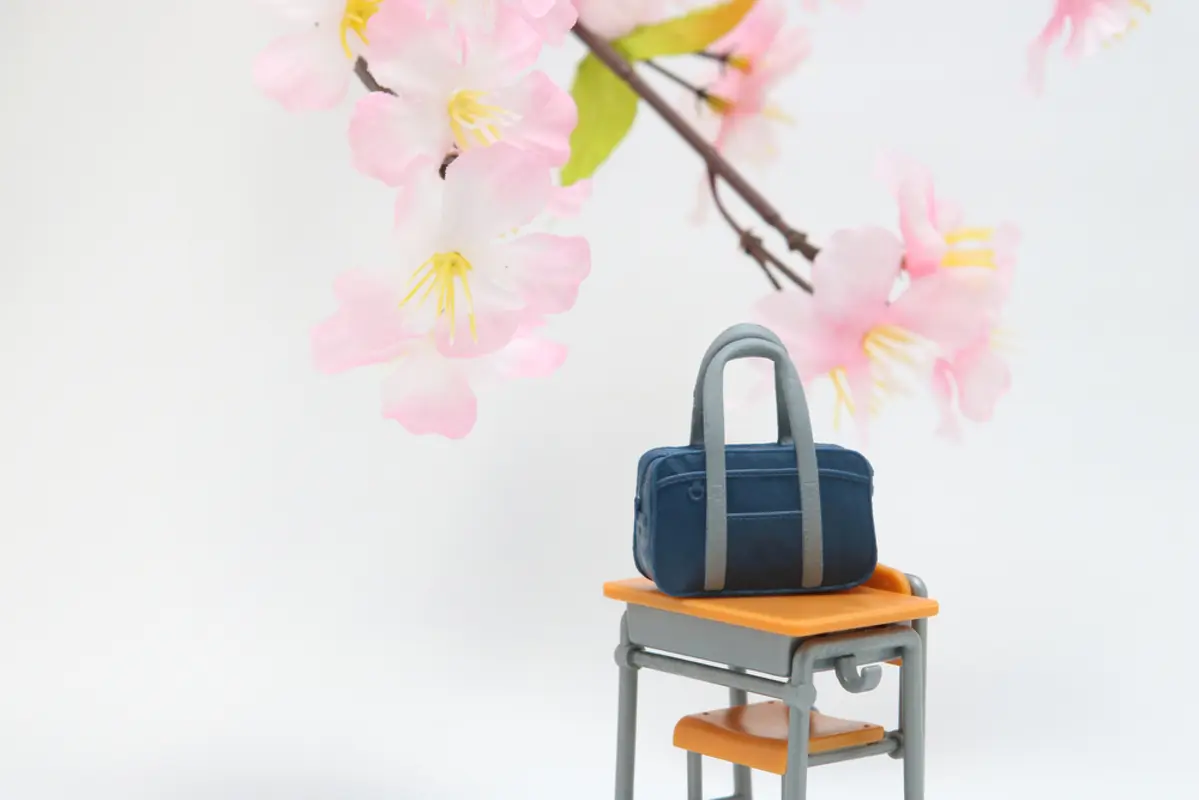 親戚の子がこの春、高校に入学します。お祝いに「1万円」ほど包もうと思っているのですが、いくら包むのが一般的ですか？