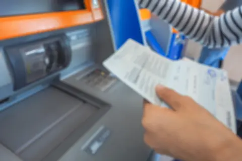 長年タンスに入れていた現金「250万円」をまとめて口座に入金しました。自分の貯金でも税金の問題は起きるのでしょうか？