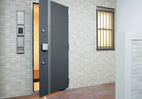 都内で「1Kマンション」を“家賃12万円”で貸し出し中、親戚に「上京するウチの子に3万円で貸して」と言われ困惑…！ さすがに“年108万円の損”を受け入れる必要ないですよね!? 税制上の注意点も解説