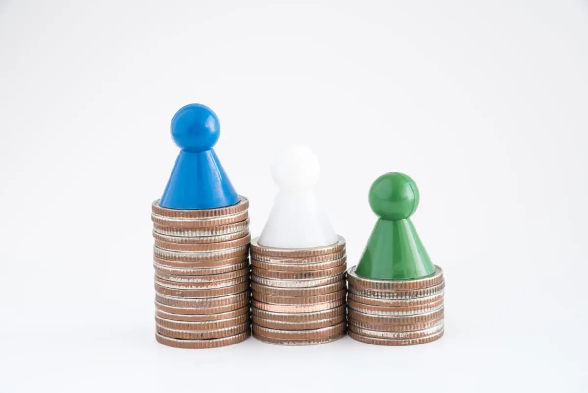 同じ部署で同じ仕事をしているのに、正社員と契約社員でボーナスや福利厚生に差があります。これは「働き方」の違いとして受け入れるべきでしょうか？