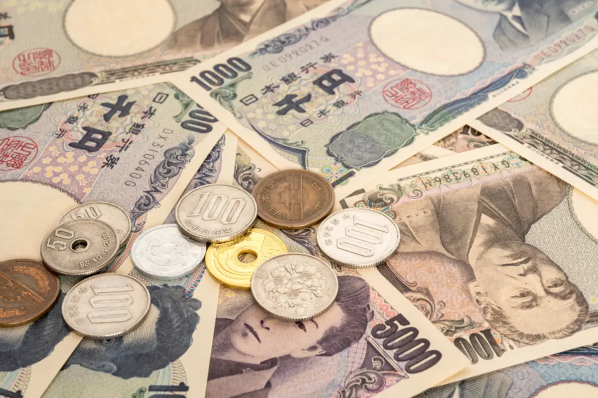 親の遺品整理中「聖徳太子の旧一万円札」を“50万円分”発見！ 銀行に預けると「不審なお金」として追求されますか？ 少額なので非課税の範囲内だと思いますが、問題になるでしょうか？