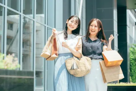 アニメのグッズってどれくらい儲かるの？フィギュアからコラボカフェまで