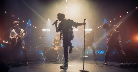 『ぼっち・ざ・ろっく！』結束バンドのバンド活動にかかる年間コスト