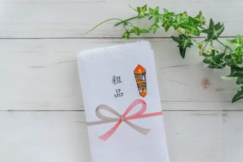 春から新社会人で来月上京予定の私、母から「数百円でもいいから手土産を持って必ず引っ越しの挨拶に行きなさい！」と言われた……。今どき「引っ越しの挨拶」なんて必要ですか？