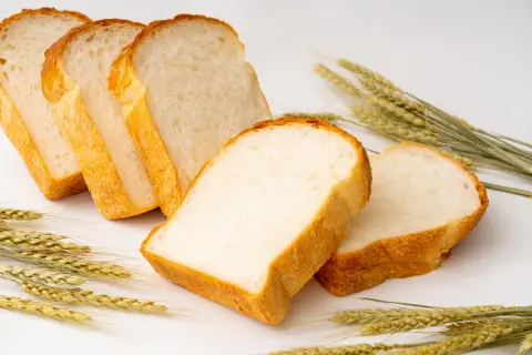 この時期になると毎日パンを食べて「シール」を集めだす母。「ヤマザキ春のパンまつり」を効率よく進める方法とは？ 実はよく似たお皿が“1枚1000円程度”で購入できることも!?