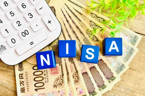 【NISA口座の相続】NISA口座に“500万円”残して亡くなった父。遺産は長男である私が相続する予定ですが、“非課税”のまま私のNISA口座に資産を移すことはできますか？