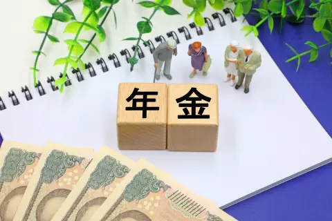 「ねんきん定期便」を見たら年金の見込み額が“15万円以下”で愕然……。“月額15万円以上”もらえる人ってどのくらいいるの？