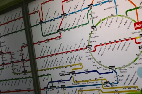 「品川⇔新宿」を“内回り申請の定期”で通勤する同僚。「週末は秋葉に行くから」とのことですが、実際の通勤は“外回り”らしいです。これって「不正乗車」になりませんか？