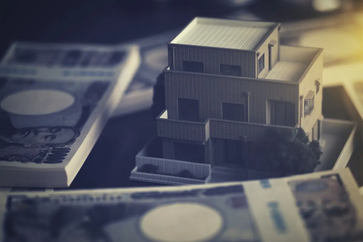 タダで「親名義のマンション」に暮らす兄夫婦…自分は“年収500万円”で「家賃10万円」も払ってるのに、不公平ですよね？ 生前贈与扱いで税金とか“払わなくていい”んでしょうか？